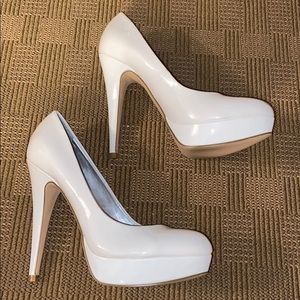 G by Guess Winna White Pumps Size 7 White Patent